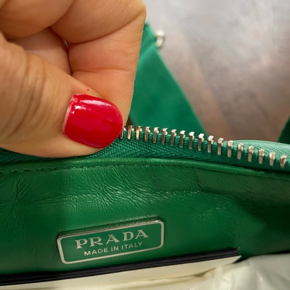 Padded nappa-leather Prada Re-Edition shoulder bag - Picture 5 of 5